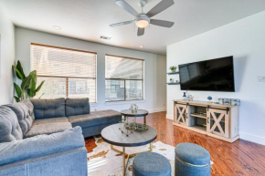 Pet-Friendly Houston Townhome 2 Mi to Downtown